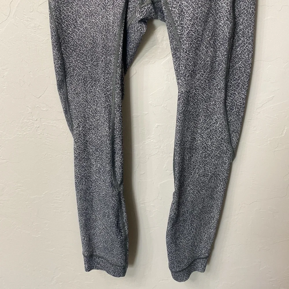 Lululemon black and grey crop leggings size 6